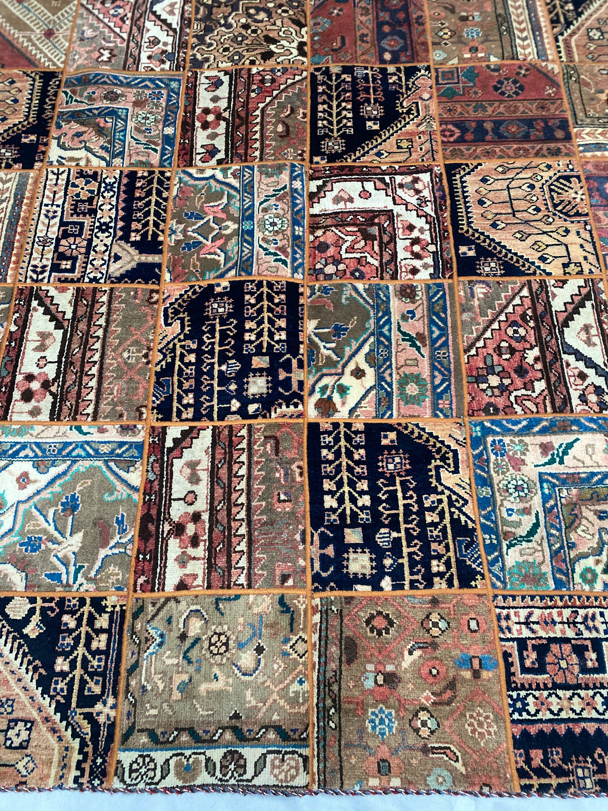 Großer Patchwork Teppich, handgeknüpftes Unikat – Ansicht 12