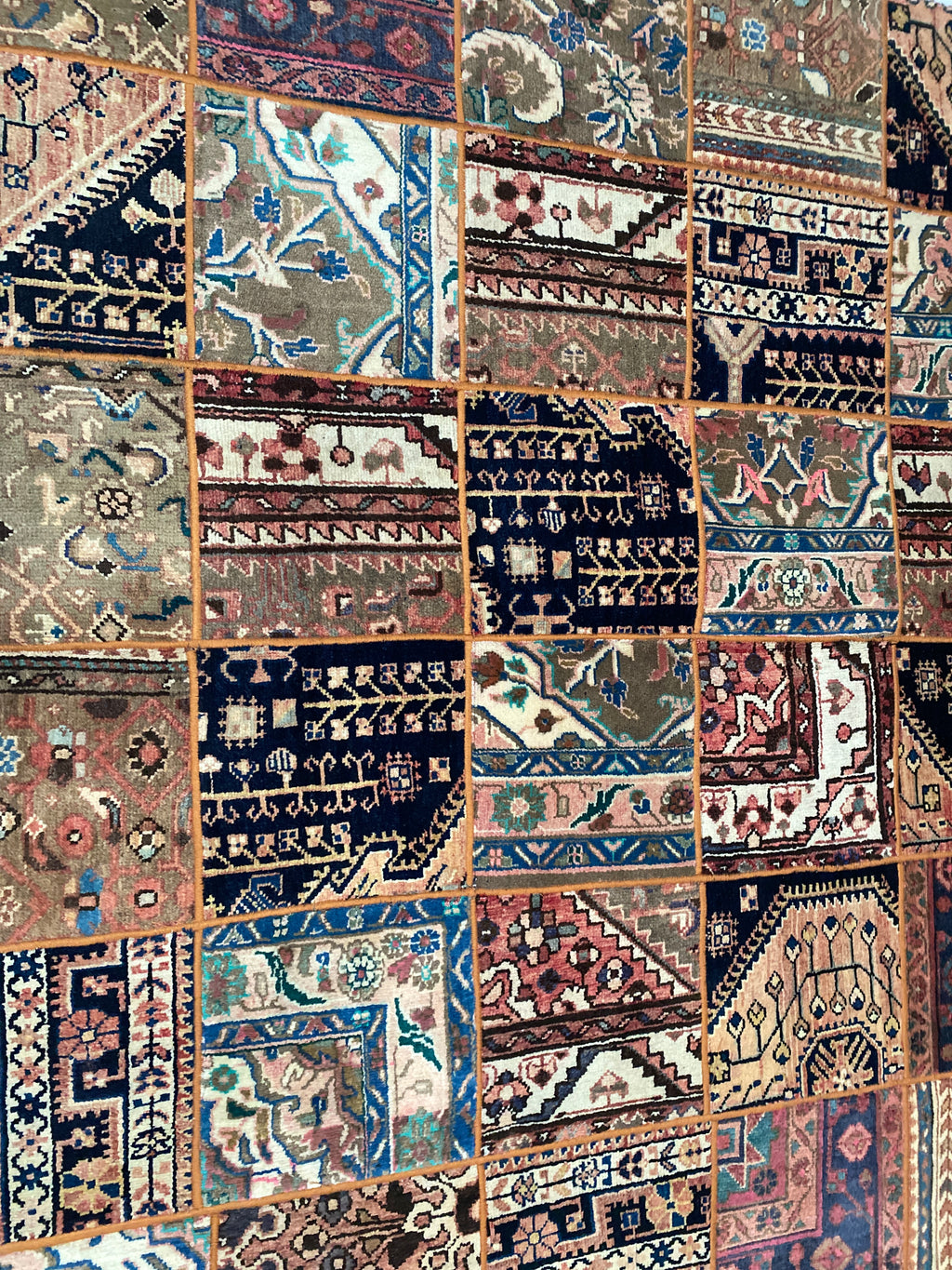 Großer Patchwork Teppich, handgeknüpftes Unikat – Ansicht 13