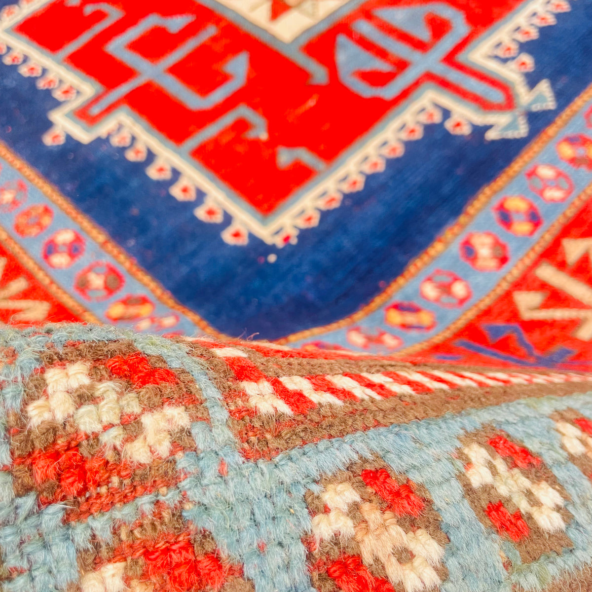 Antiker Kazak Teppich Blau Rot, handgeknüpftes Unikat – Ansicht 7